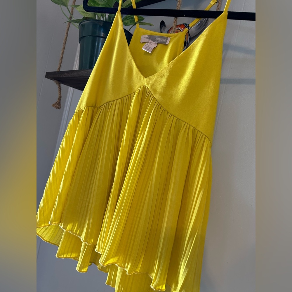 Bright neon yellow tank with great movement on the lower half of the shirt.